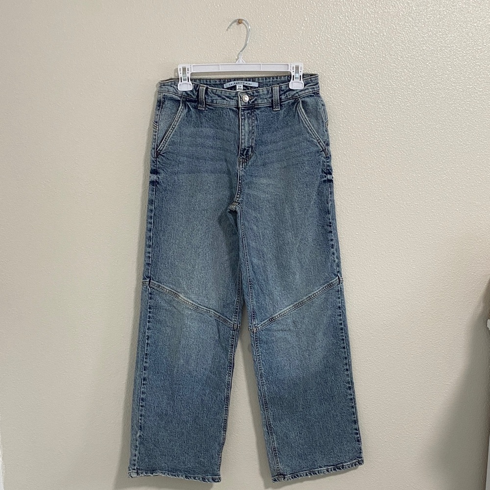 Women’s Celebrity Pink wide leg Jeans.